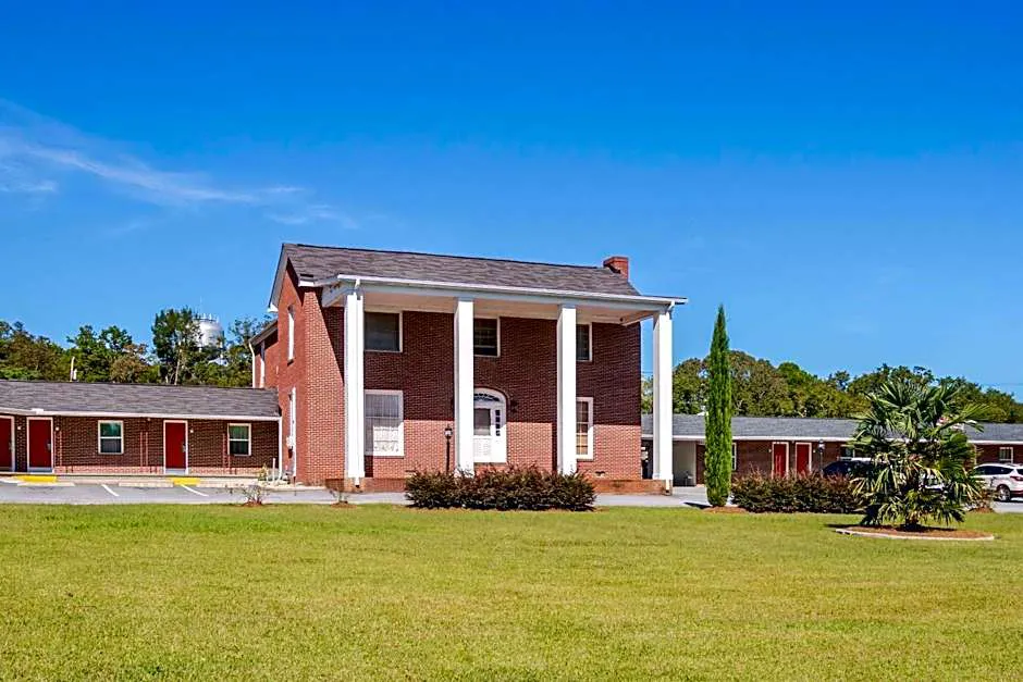 Rodeway Inn & Suites Walhalla hotel hero