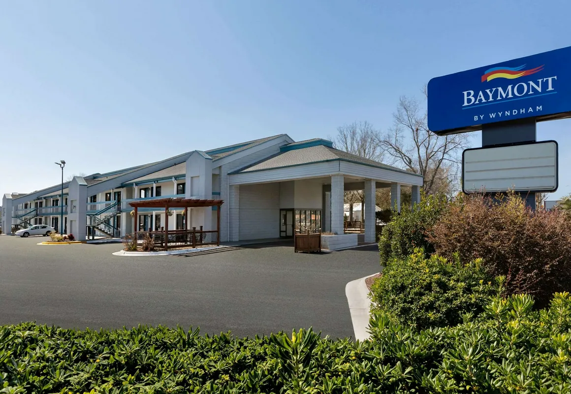 Baymont by Wyndham Wilmington hotel hero