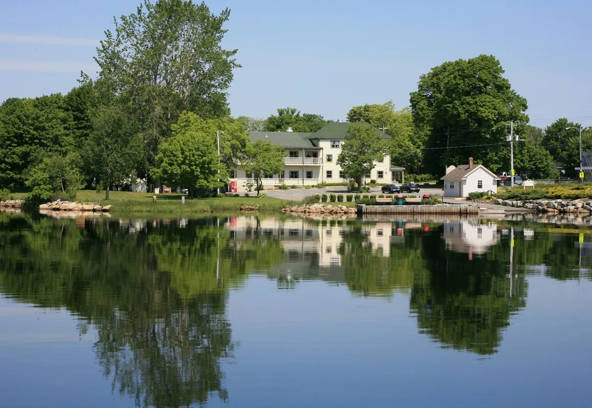 Lane's Privateer Inn hotel hero