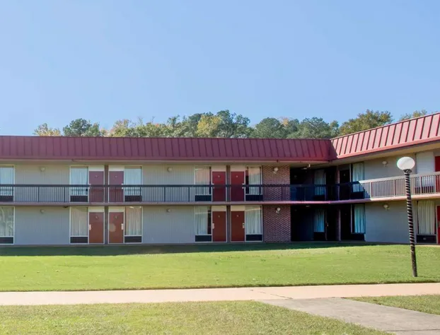 Days Inn by Wyndham Forsyth hotel detail image 1