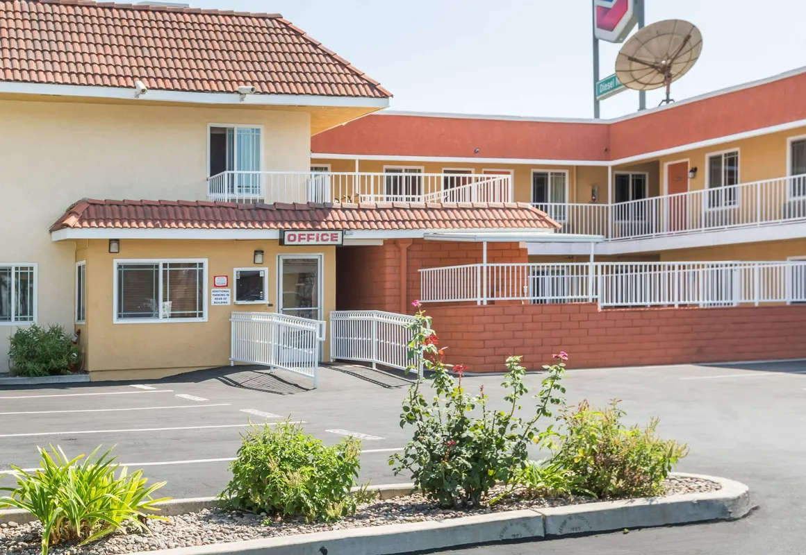 Super 8 by Wyndham Azusa hotel hero