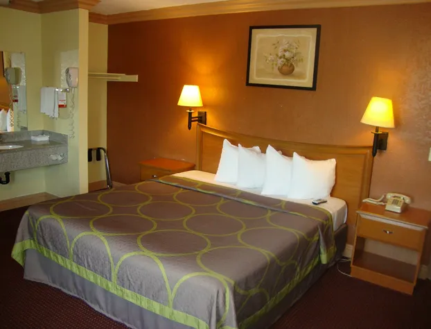 Super 8 by Wyndham Azusa hotel detail image 2