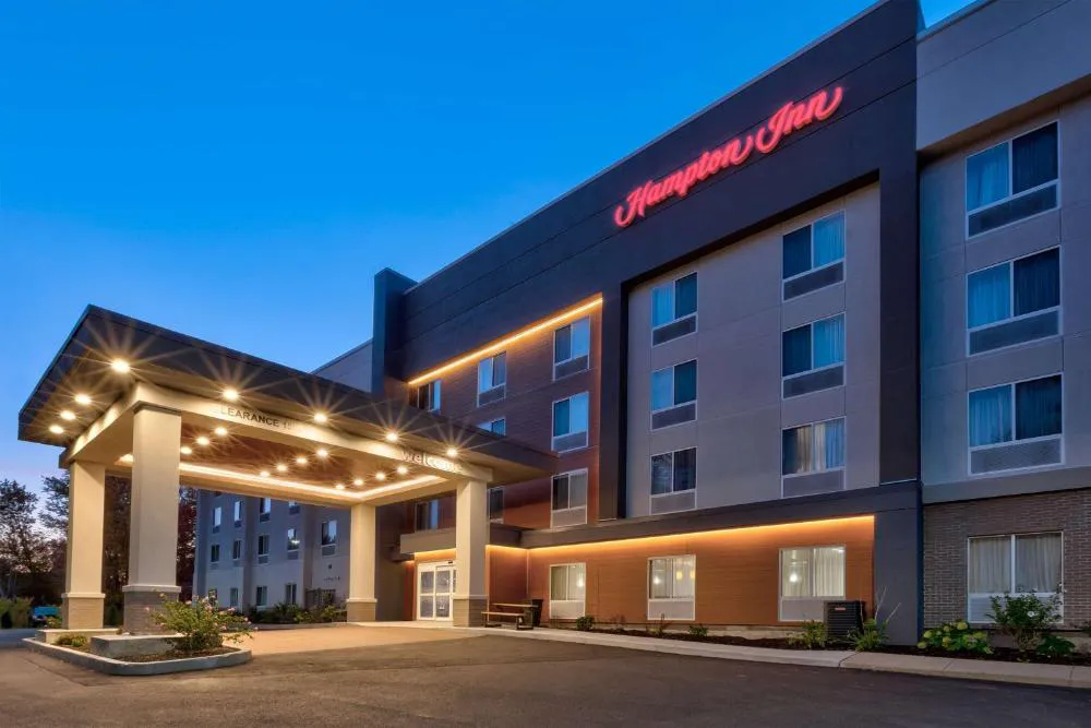 Hampton Inn Waterbury hotel hero