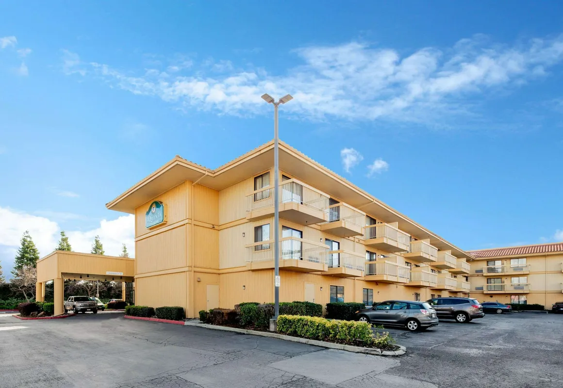 La Quinta Inn & Suites by Wyndham Oakland - Hayward hotel hero