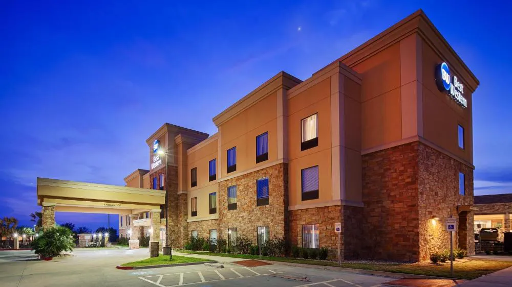 Best Western Bastrop Pines Inn hotel hero