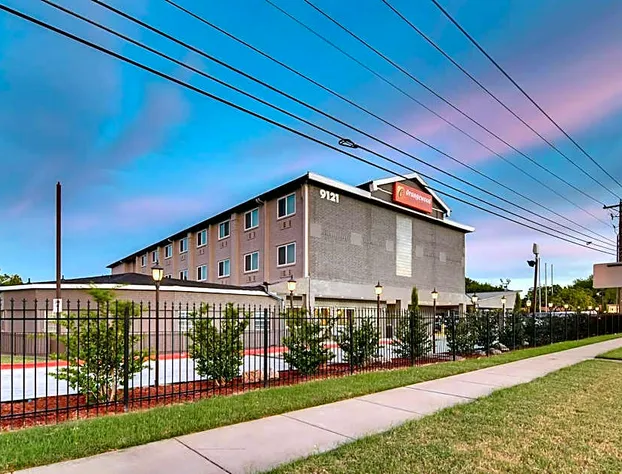 Orangewood Inn & Suites Midtown hotel detail image 3