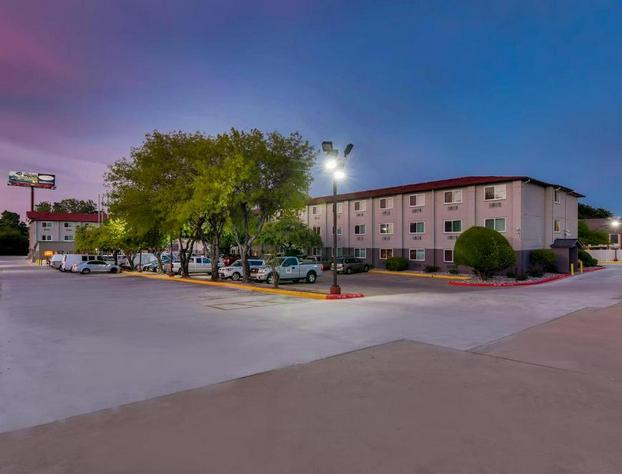 Orangewood Inn & Suites Midtown hotel detail image 1