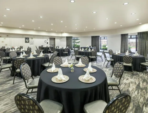 Best Western Premier Crown Chase Inn & Suites hotel detail image 4