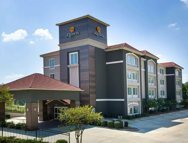 La Quinta Inn & Suites by Wyndham Tupelo hotel detail image 1