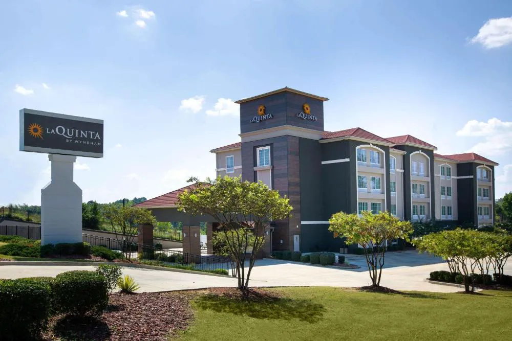La Quinta Inn & Suites by Wyndham Tupelo hotel hero
