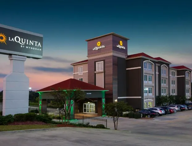 La Quinta Inn & Suites by Wyndham Tupelo hotel detail image 2