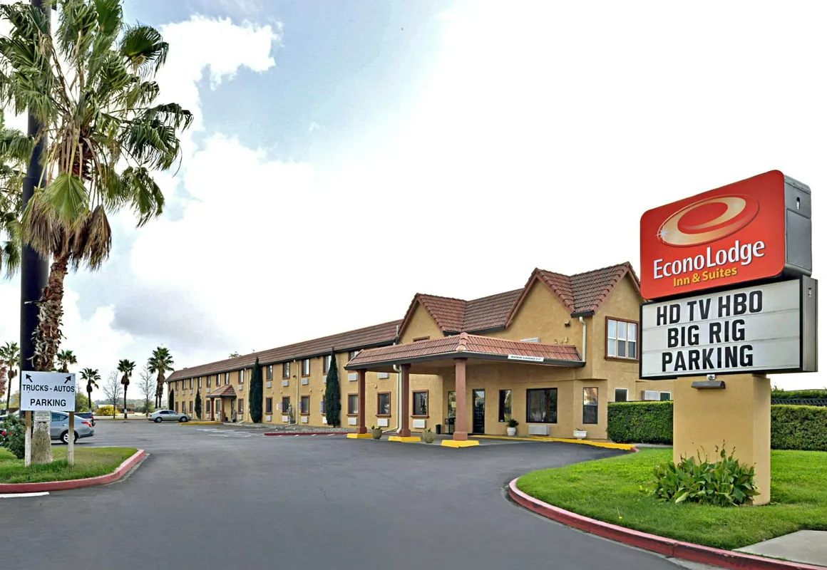 Econo Lodge Inn & Suites hotel hero