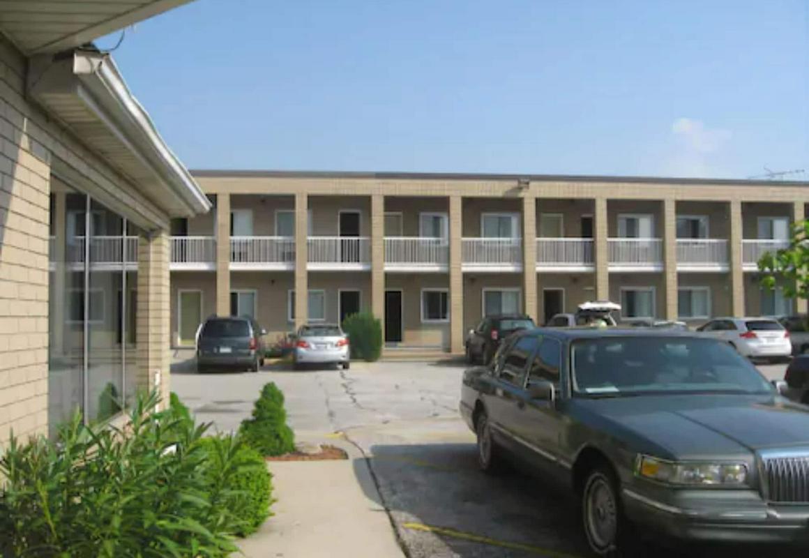 Super 8 by Wyndham Windsor/Dougall hotel hero