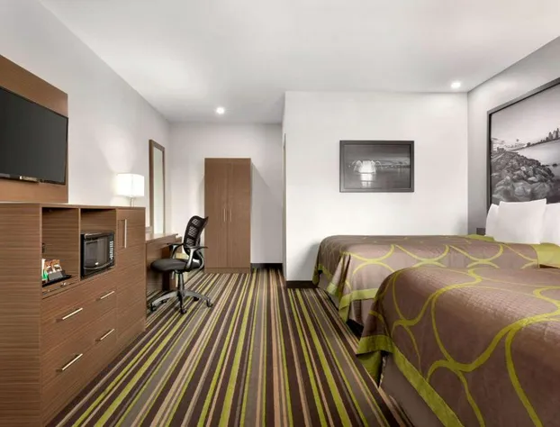 Super 8 by Wyndham Windsor/Dougall hotel detail image 1