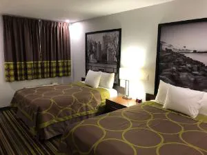 Super 8 by Wyndham Windsor/Dougall hotel detail image 1