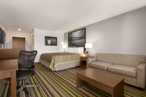 Super 8 by Wyndham Windsor/Dougall hotel detail image 3