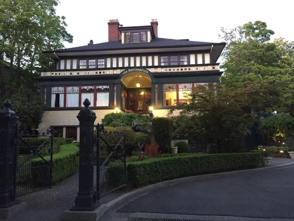 Beaconsfield Inn hotel hero