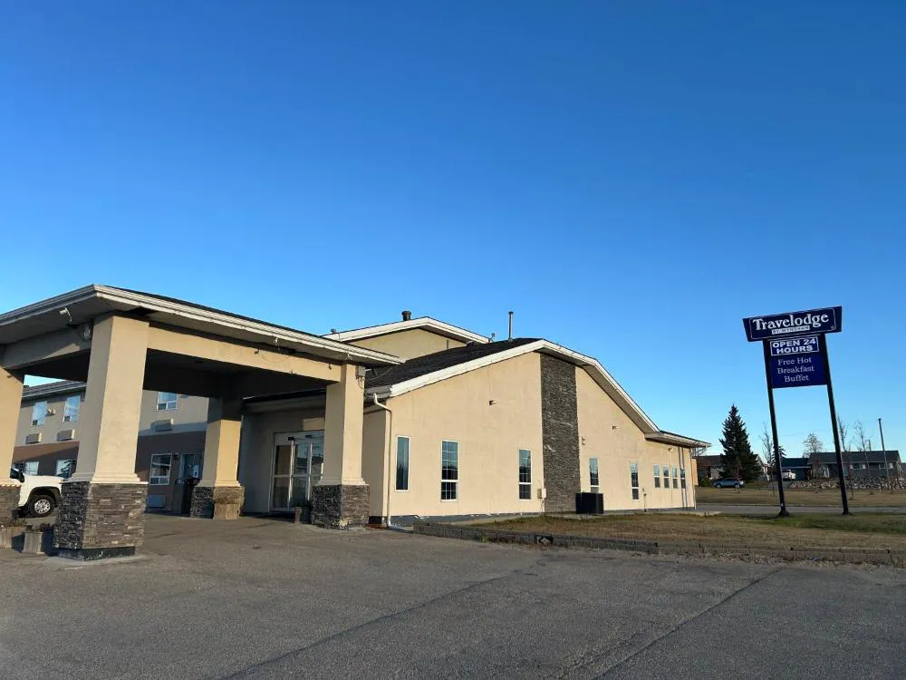 Travelodge by Wyndham Valleyview AB hotel hero