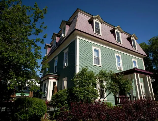 Le Pleasant Hôtel & Café hotel detail image 1
