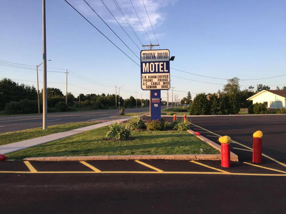 Trunk Road Motel hotel hero