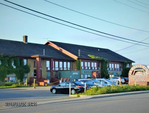 Auberge Internationale La Vieille École hotel detail image 4