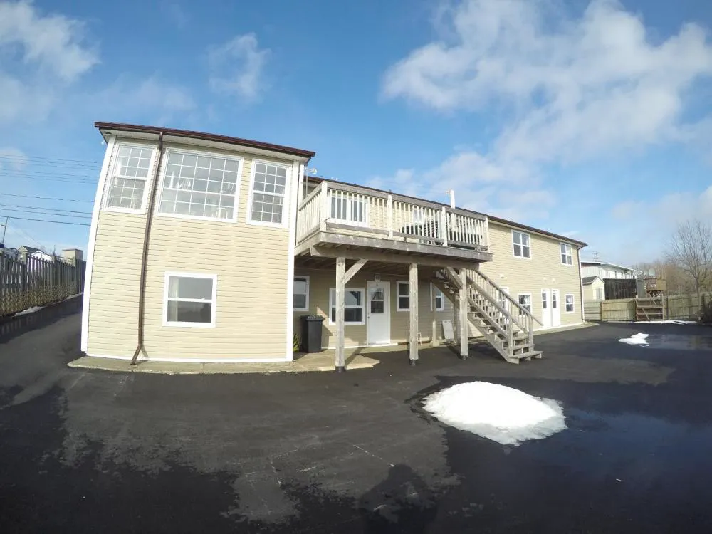 Admiral's Quay Motel & Suites hotel hero