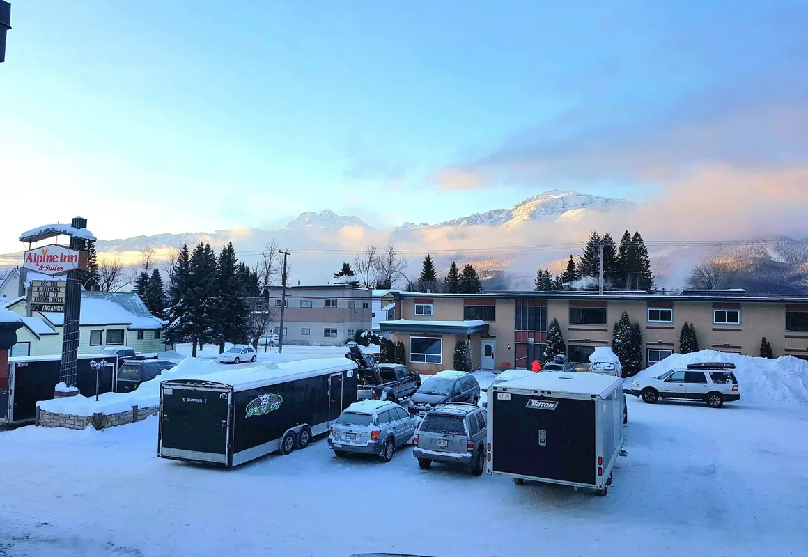 Alpine Inn & Suites hotel hero