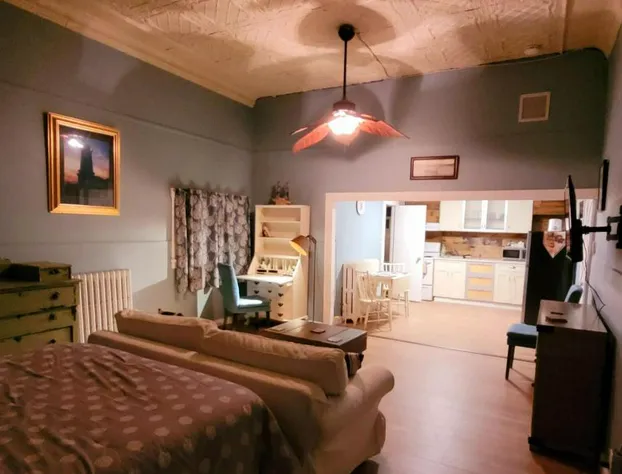 Canalside Restaurant, Inn & Kitchen store hotel detail image 2