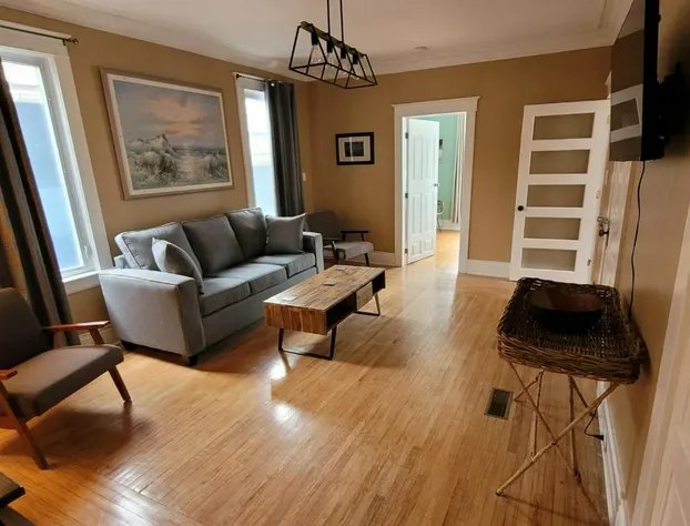 Canalside Restaurant, Inn & Kitchen store hotel detail image 3