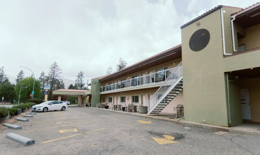 Waterfront Inn hotel hero