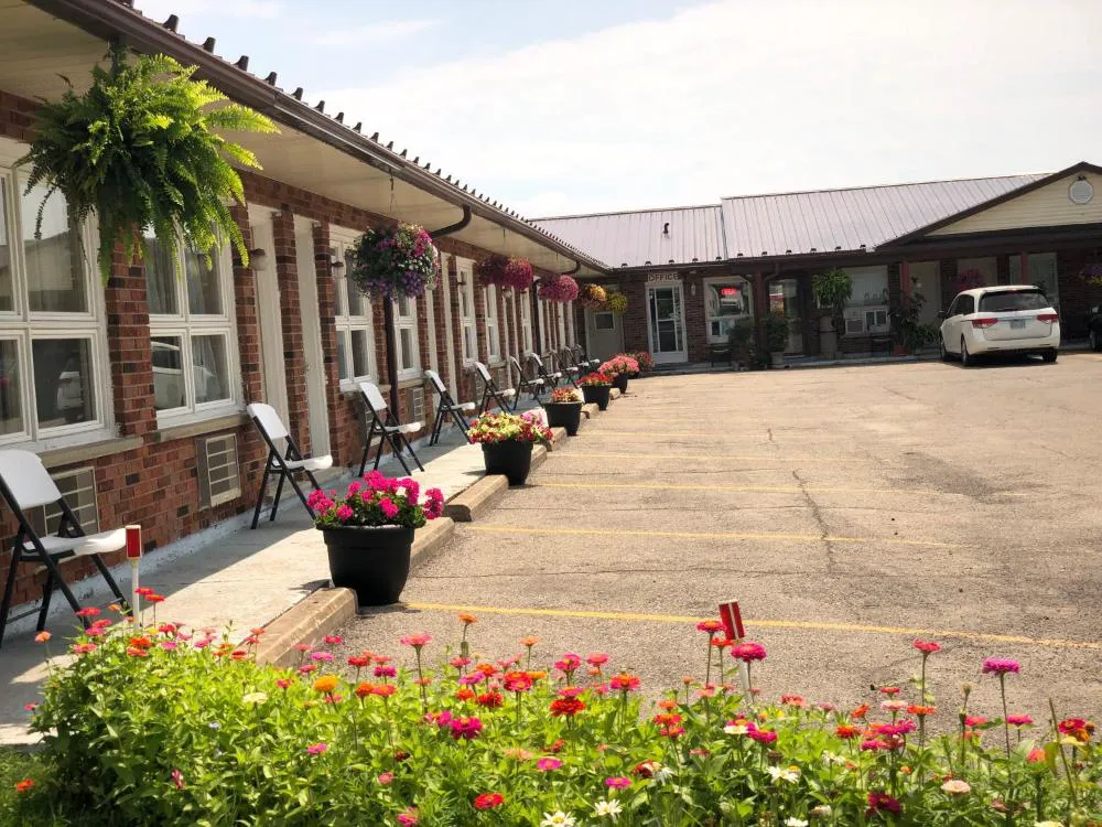 Good Night Inn hotel hero