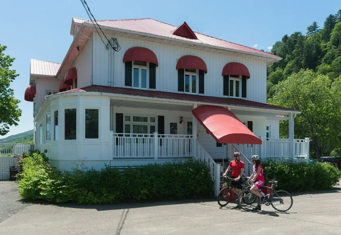 Auberge La Courtepointe hotel hero