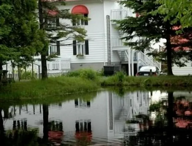 Auberge La Courtepointe hotel detail image 2