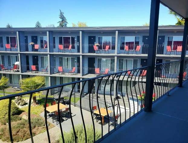 The Port-O-Call Inn & Suites hotel detail image 3
