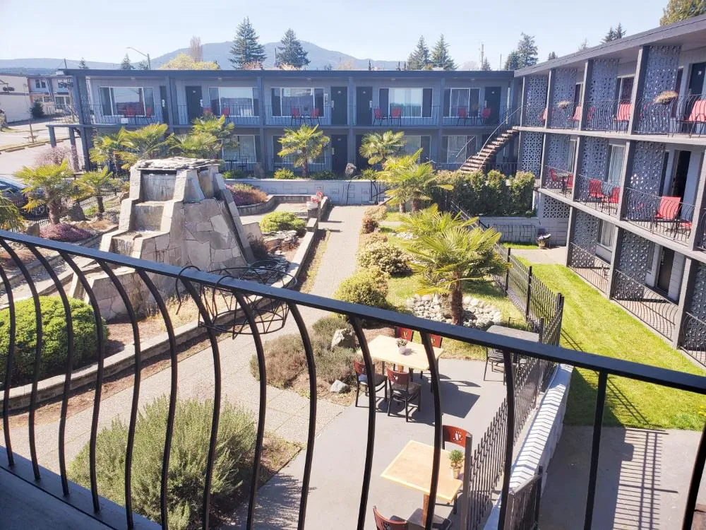 The Port-O-Call Inn & Suites hotel hero