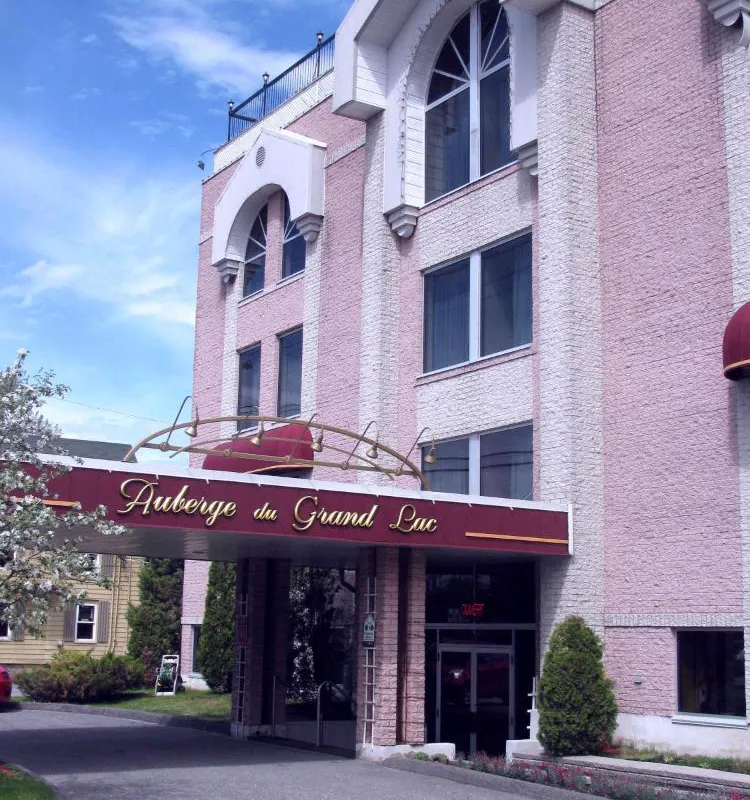 Auberge Du Grand Lac hotel hero