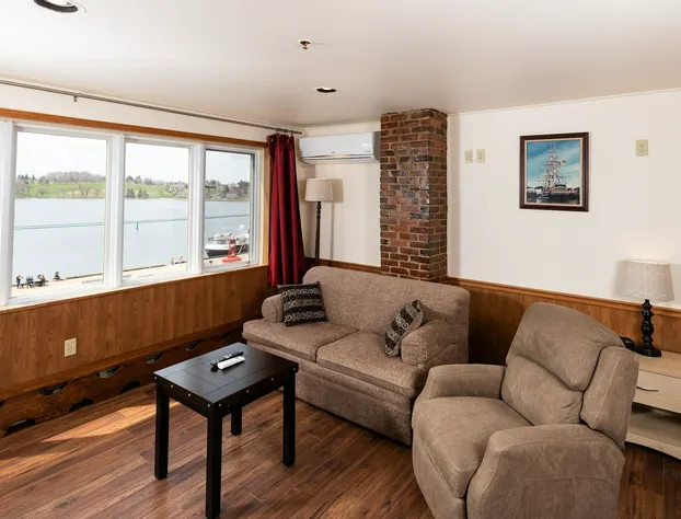 The Dockside Inn & Restaurant hotel detail image 4