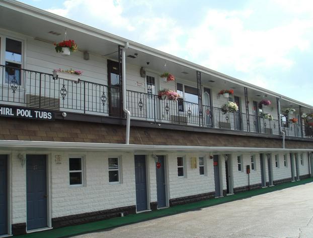 Motor court Motel hotel detail image 1