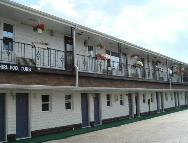 Motor court Motel hotel detail image 1