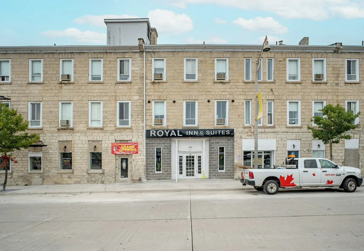 Royal Inn and Suites at Guelph hotel hero