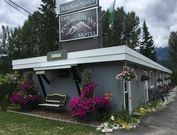 Pinewood Inn hotel detail image 1