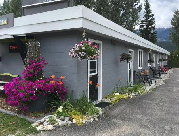 Pinewood Inn hotel detail image 1