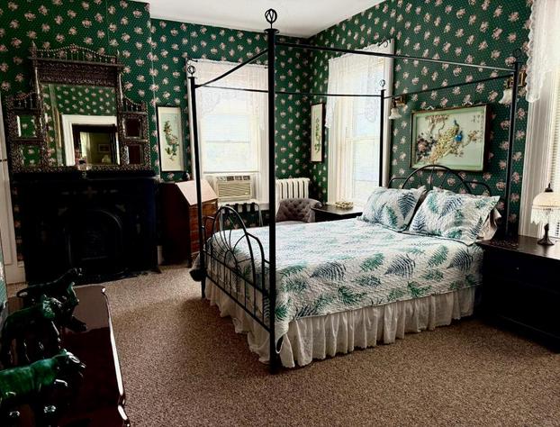 Carriage House Inn hotel detail image 2