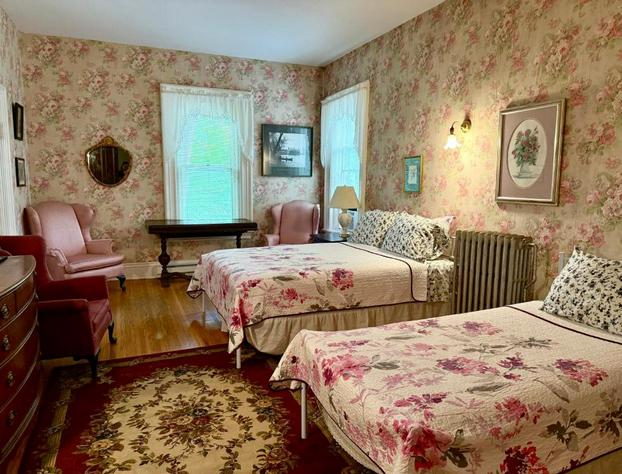 Carriage House Inn hotel detail image 3