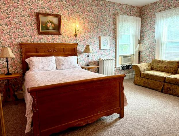 Carriage House Inn hotel detail image 4