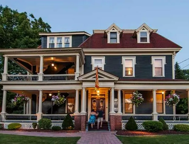 Carriage House Inn hotel detail image 2