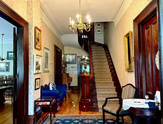 Carriage House Inn hotel detail image 4