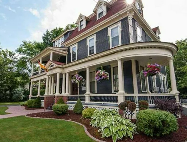 Carriage House Inn hotel detail image 1