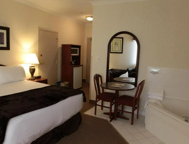 Continental Inn & Suites hotel detail image 4