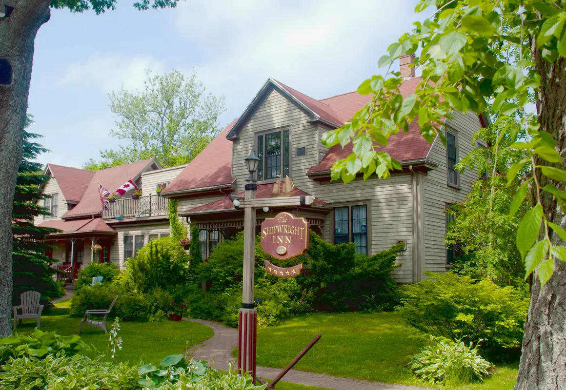 Shipwright Inn hotel hero